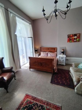 Sea View Studio Flat with Balcony, Parking